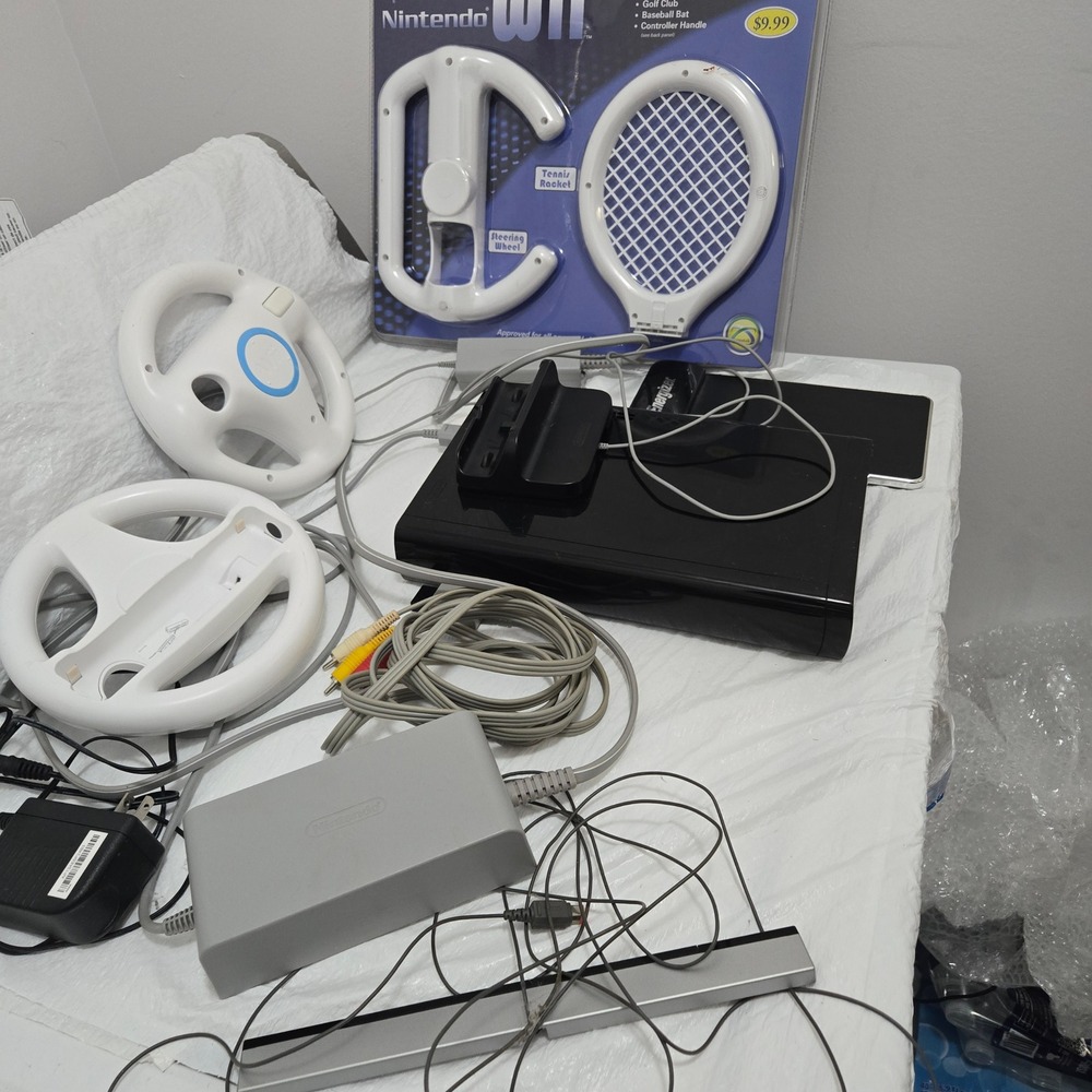 Nintendo Wii Black Console Bundle LEGO Star Wars Accessories RVL-001 Powers On